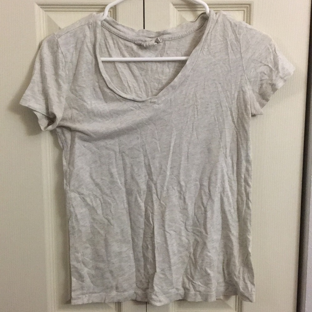 plain gray T-shirt